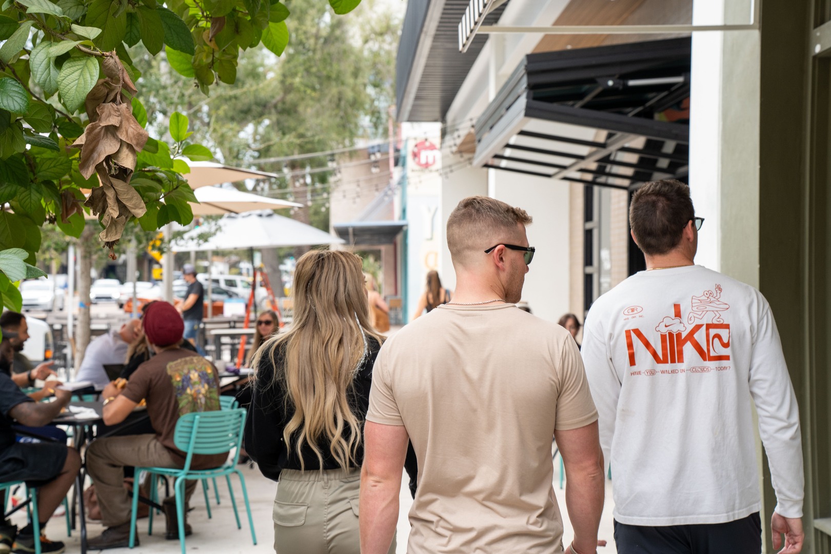 Central Avenue is the social spine of downtown St. Petersburg. Lined with cafés, restaurants, boutiques, and galleries, the street captures the vibrant, walkable lifestyle that defines the city. From morning coffee to evening gatherings, Central Avenue is where locals and visitors experience the everyday energy of St. Pete.