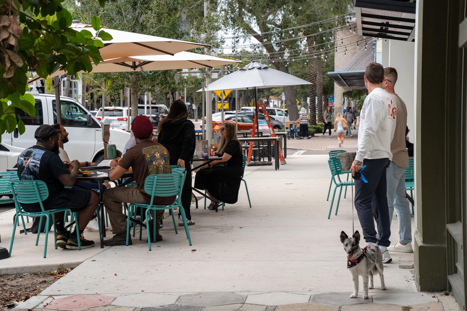 Central Avenue in downtown St. Petersburg is known for its vibrant sidewalk cafés, independent shops, and pedestrian-friendly streets. With outdoor dining, casual gathering spots, and year-round sunshine, the area embodies the walkable, community-driven lifestyle that defines St. Pete — minutes from Amara Bay.