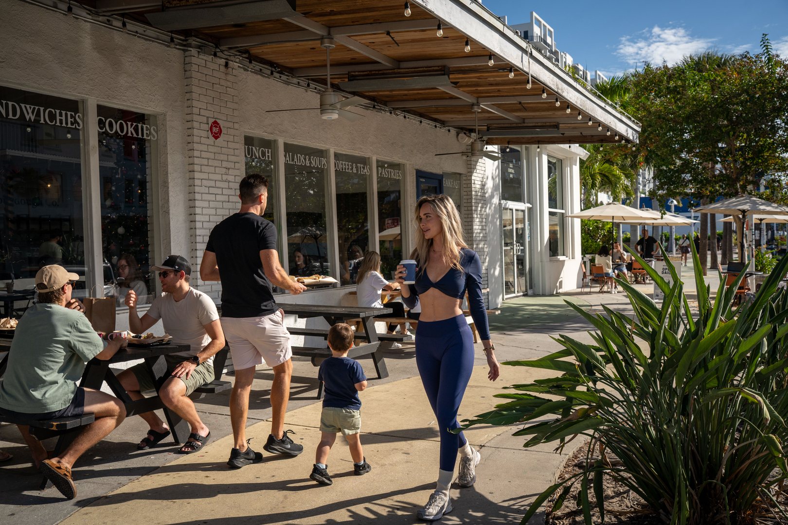 Central Avenue in St. Petersburg is known for its walkable sidewalks, outdoor cafés, and active community atmosphere. From morning coffee stops to casual lunches and weekend strolls, it reflects a connected, neighborhood lifestyle just minutes from Old Tampa Bay and Amara Bay.