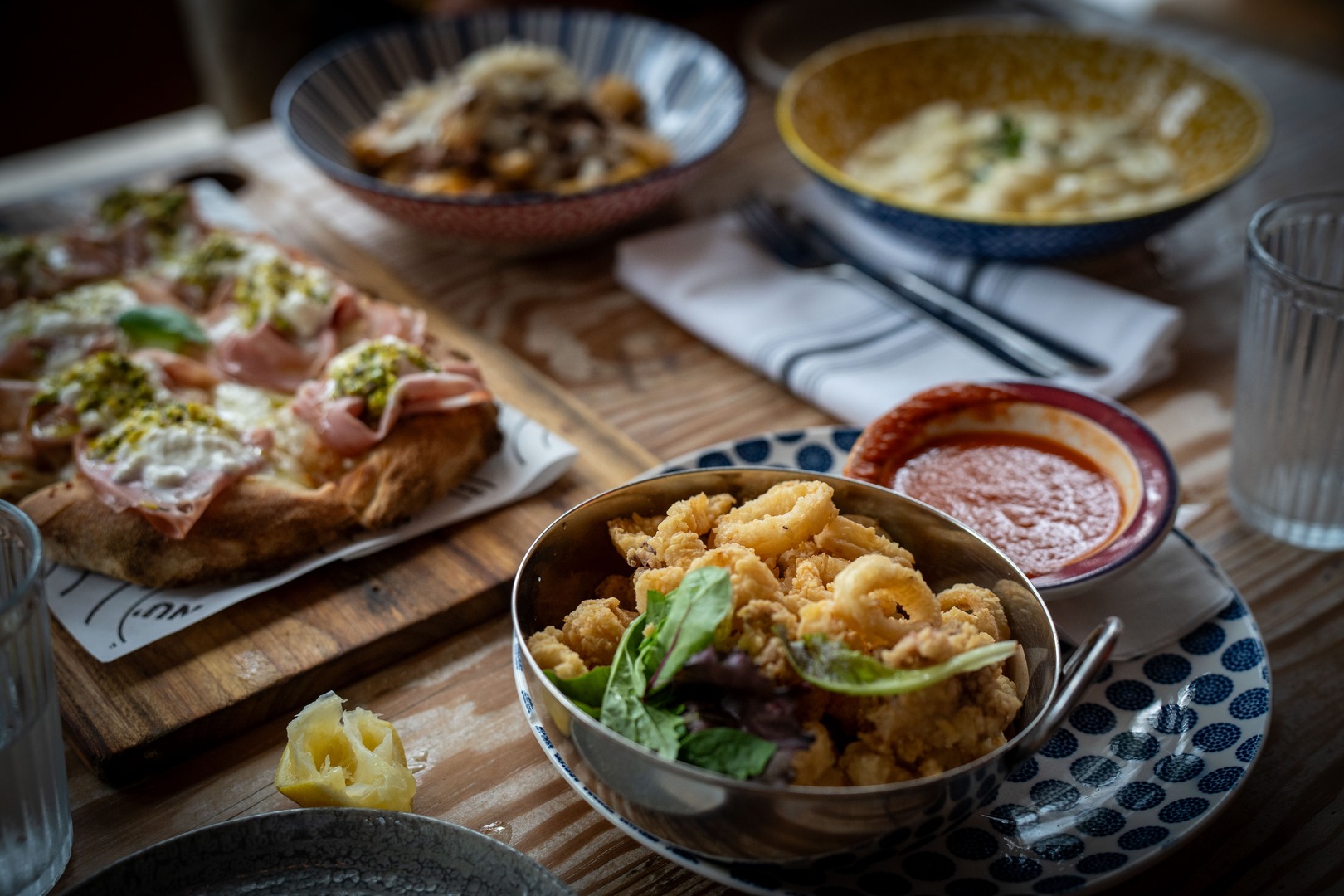 St. Petersburg has emerged as one of Florida’s most exciting dining destinations. From chef-driven restaurants and Mediterranean wine bars to casual waterfront cafés and global cuisine, the city’s culinary scene reflects its creative and multicultural spirit. Whether gathering for small plates, seafood by the bay, or late-night cocktails, dining in St. Pete is a central part of the lifestyle.