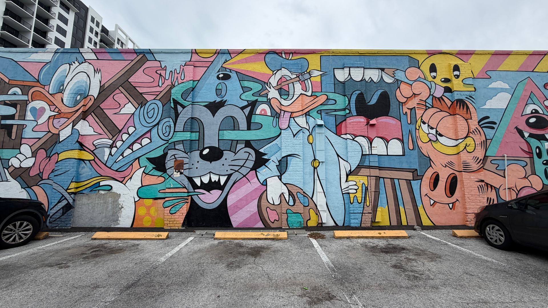 Downtown St. Petersburg is known for its vibrant street art scene, with large-scale murals transforming entire blocks into open-air galleries. Located throughout the Central Arts District and along Central Avenue, these works reflect the city’s dynamic creative community and cultural identity — part of what makes St. Pete uniquely expressive.